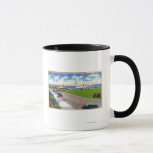 Tasse Vue de parc d'océan des bateaux arrivant au port
