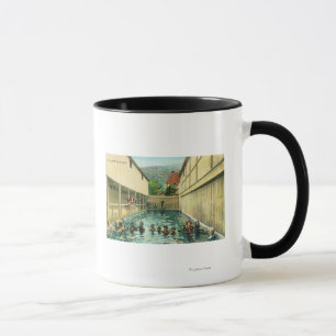 Tasse Vue des nageurs dans les bains