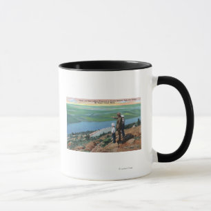 Tasse Vue d'un garde forestier et des garçons semblant