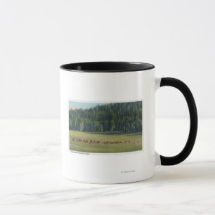 Tasse Vue d'un paquet de pâturage de cerfs communs