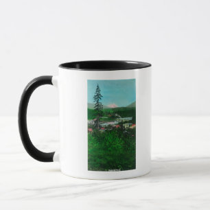 Tasse Vue éloignée de crête et de ville de glacier