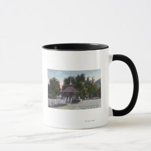 Tasse Vue extérieure de la vieille Chambre bonne au lac