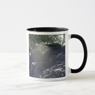 Tasse Vue satellite des fuites d'huile
