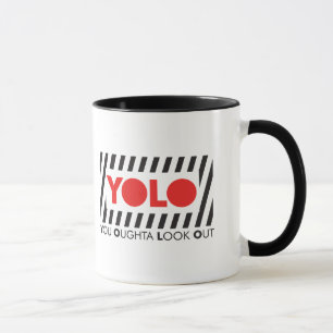 Tasse YOLO avec la précaution rouge
