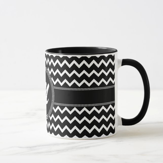Tasse Zigzag chic du monogramme M de Chevron en noir et (Droite)