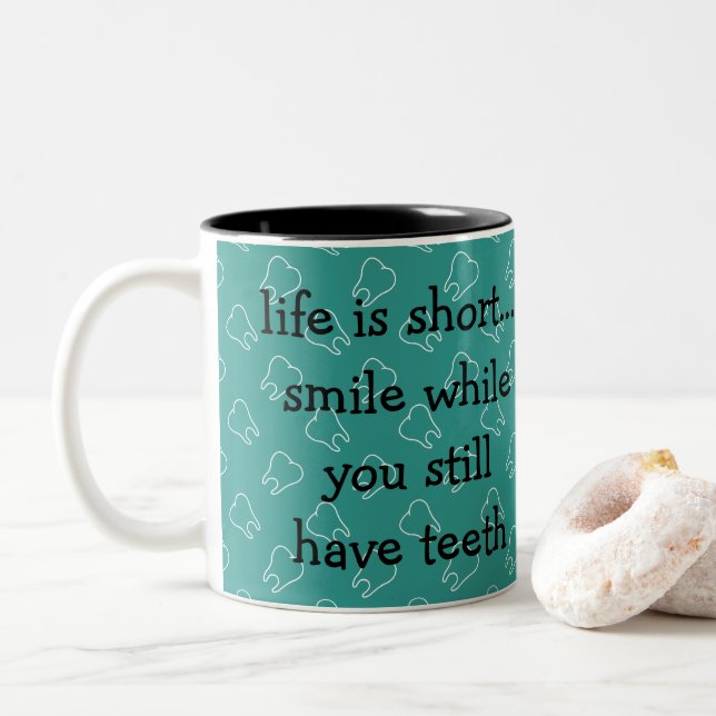 Tasses de café drôles de dentiste (Avec donut)