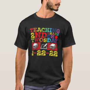 Teaching 2Nd Grade On Twosday 2-22-22 22Nd Februar T-Shirt
