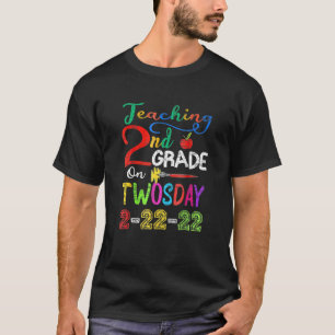 Teaching 2Nd Grade On Twosday 2-22-22 22Nd Februar T-Shirt