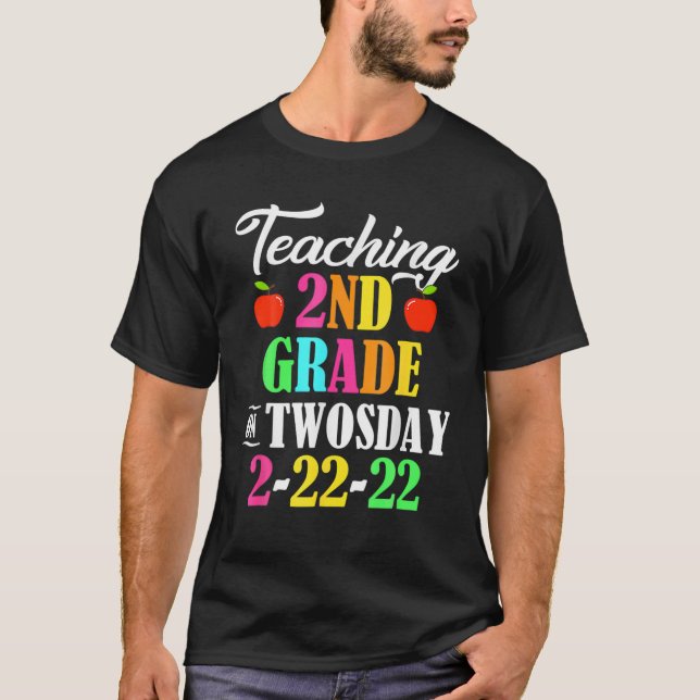 Teaching 2Nd Grade On Twosday 2-22-22 22Nd Februar T-Shirt (Front)