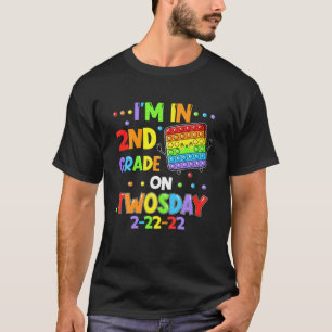 Teaching 2Nd Grade On Twosday 2-22-22 22Nd Februar T-Shirt