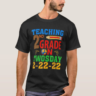 Teaching 2Nd Grade On Twosday 2-22-22 22Nd Februar T-Shirt