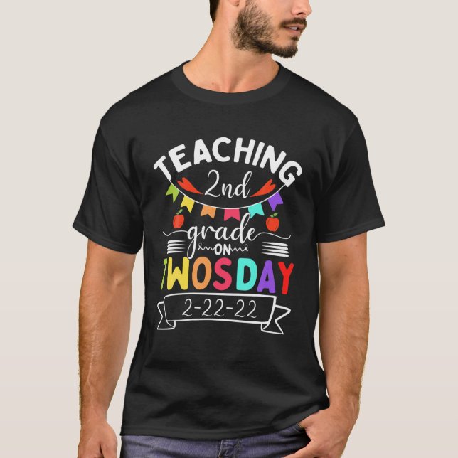 Teaching 2Nd Grade On Twosday Tuesday 02-22-2022 T-Shirt (Front)