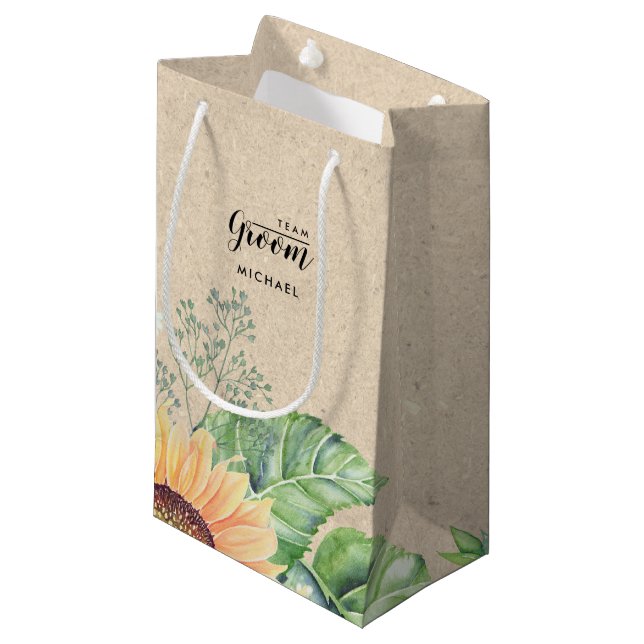 Team Groom. Sacs cadeaux en papier Tournesol Kraft (Devant Angle)