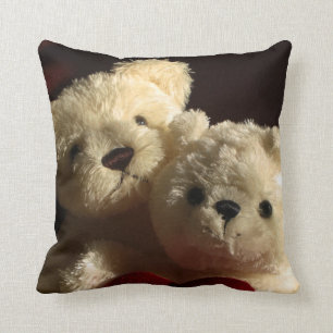 Teddy bears in love throw pillow