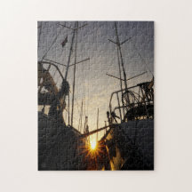 Tegenlicht bij 2 zeilboten in de haven.