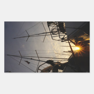 Tegenlicht bij 2 zeilboten in de haven. sticker