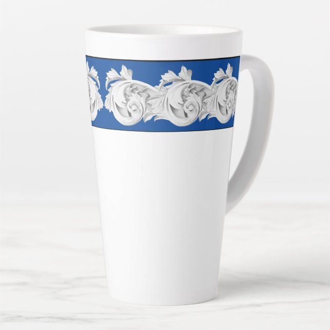 Tendrilles de marbre sur une grande tasse en latte (Angle droit)
