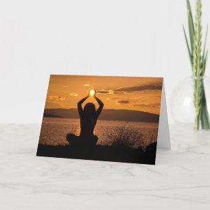 Tenir la carte Solstice du Soleil d'hiver