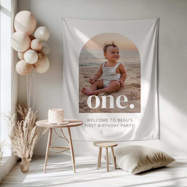 Tenture 1er Anniversaire Une Arche Photo Affiche de bienve (Zazzle 1st Birthday One Arched Photo Welcome Sign Tapestry)