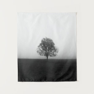 Tenture Arbre solitaire dans le brouillard noir et blanc