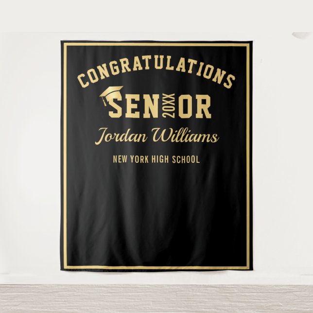 Tenture Arrivée moderne Gold Black Graduation Photo Booth  (Devant)
