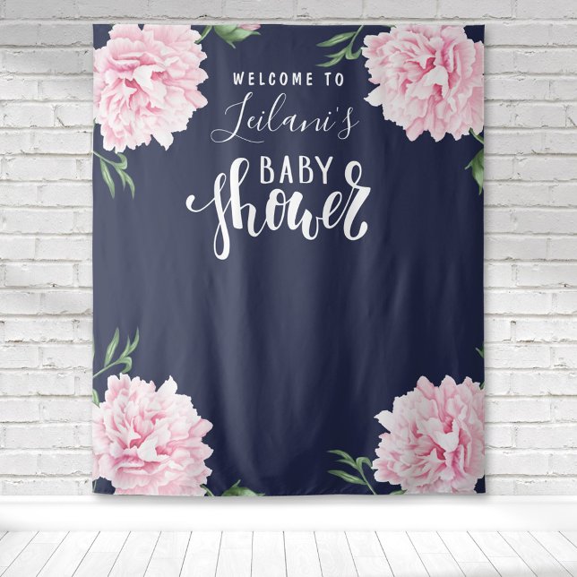 Tenture Baby Shower Fleur de Pivoine Rose Bleu Marine Bien (Pink watercolor peony with navy background typography baby shower tapestry backdrop for photo ops.)