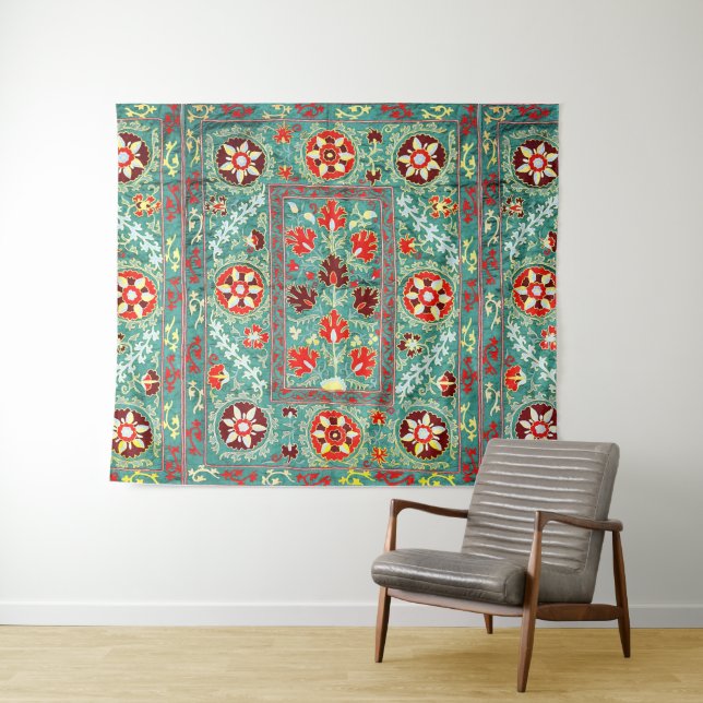TENTURE BLEUE ROUGE BLANC ANTIQUE BLANCHE FLORALE UZBEK EM (En situation (horizontale))