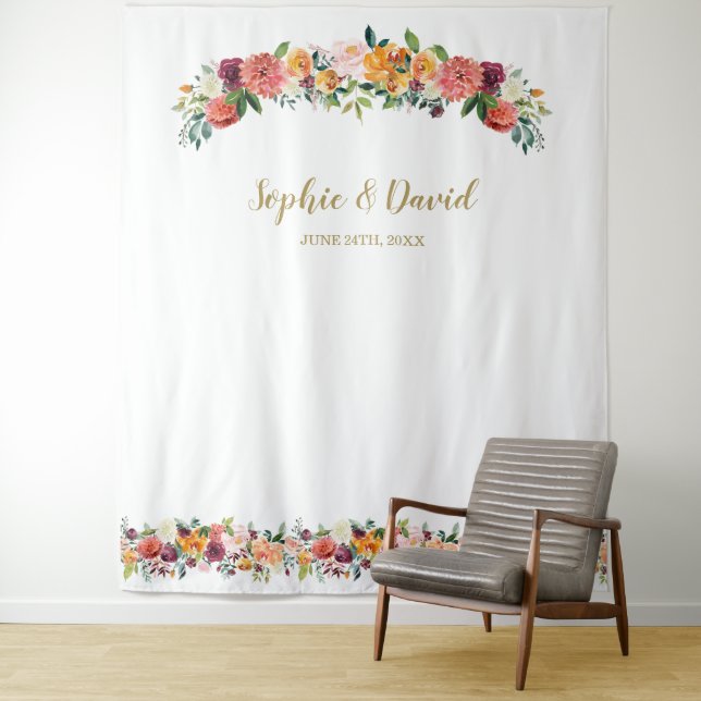 Tenture Burgundy Blush Floral Photo Booth fond (En situation)