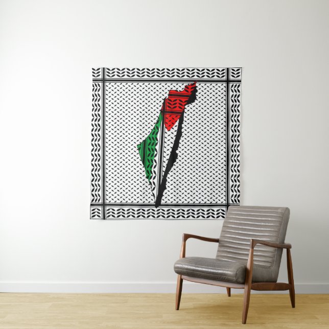 Tenture Carte de Palestine avec drapeau et Motif Keffiyeg (En situation)