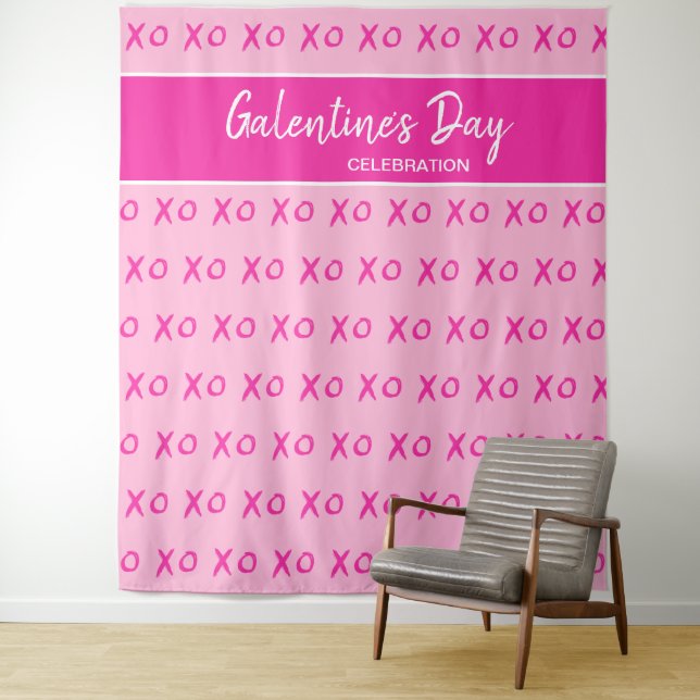 Tenture Célébration de la Saint-Valentin entre copines mot (En situation)