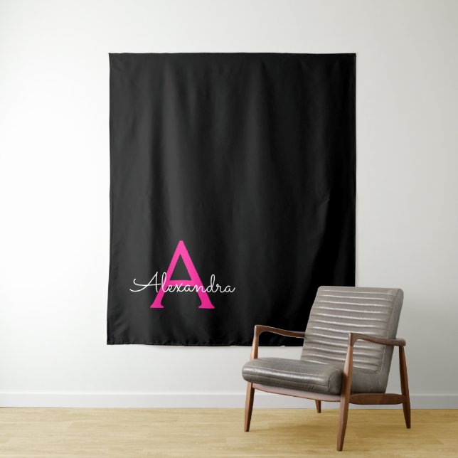 Tenture Chaud rose noir Script Girl Nom du monogramme (En situation)