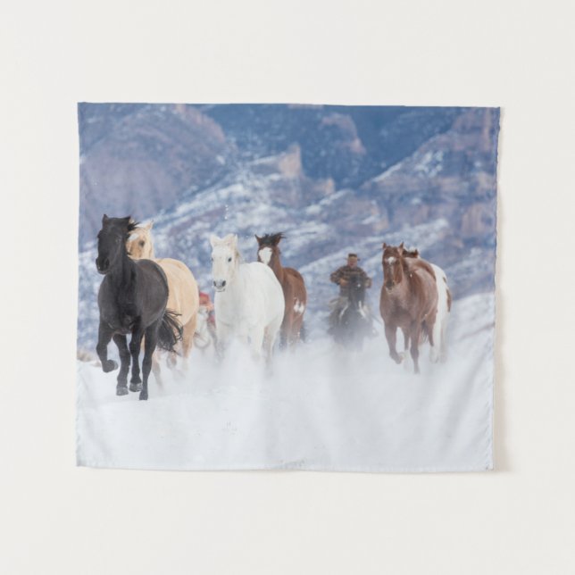 Tenture Cheval courant dans la neige (Devant (Horizontal))
