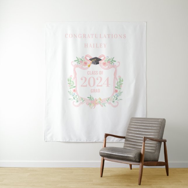 Tenture Coquette Graduation Crest avec fond photo Bow (En situation)