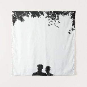 TENTURE COUPLE ASSIS SUR LE BANC SOUS L'ARBRE GRAYSCALE PH