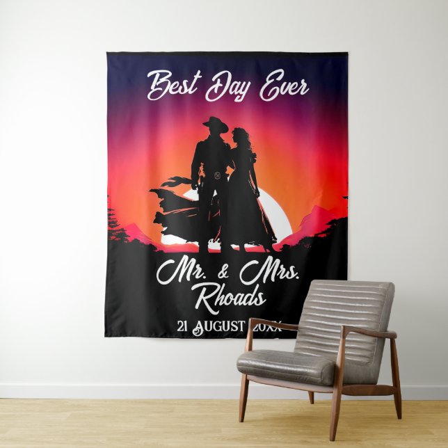 Tenture Cowboy et mariée au Mariage Sundown (En situation)