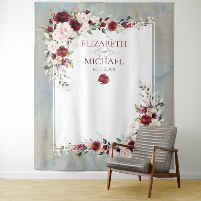 Tenture Dusty Blue Burgundy Blush Floral Mariage fond (En situation)