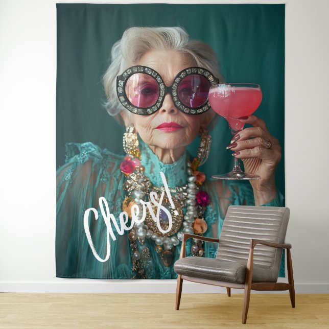 Tenture Femme Âgée Glamour audacieuse mode de luxe (En situation)