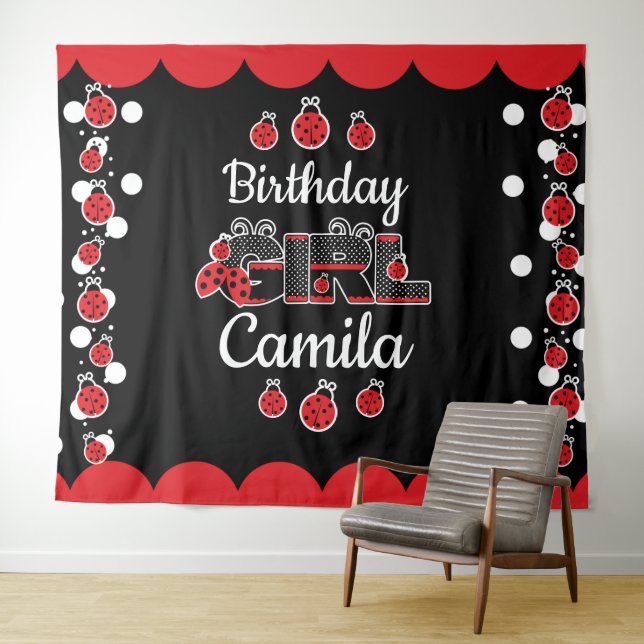 Tenture fille bug anniversaire fille conception personnali (En situation (horizontale))