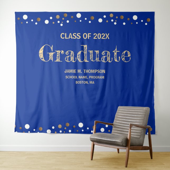 Tenture Fond de graduation bleu royal or Classe de 2024 (En situation (horizontale))