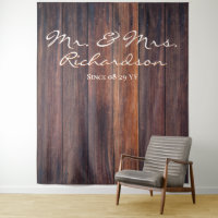 Fond de mariage en bois de grange marron foncé rus