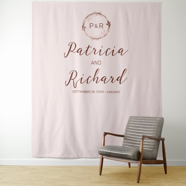 Tenture Fond de mariage en faux feuillet Monogramme Rose B (En situation)