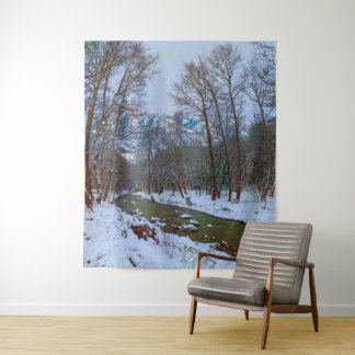 Tenture Fond de scène de montagne forestière enneigée de C