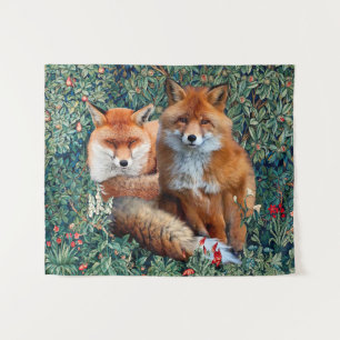 TENTURE FOXES ROUGES PARMI LA VERDURE, LE FOLIAGE ET LES F