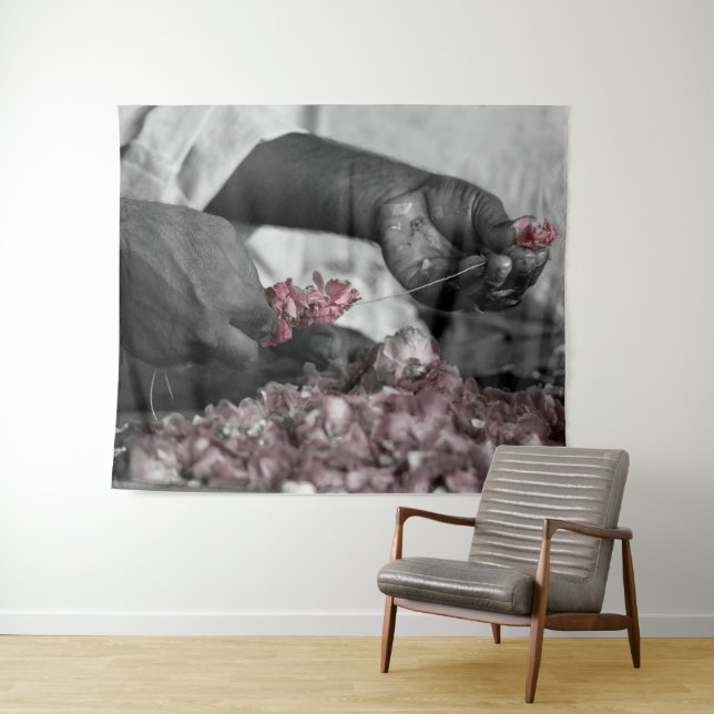 Tenture Homme aux fleurs (En situation (horizontale))
