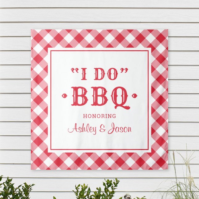 Tenture Je fais du BBQ Rouge Gingham Monogramme de mariage (Créateur téléchargé)