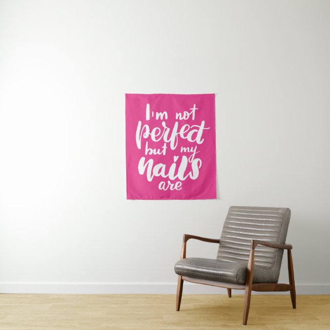 Tenture Je ne suis pas parfait mais mes clous sont (En situation)