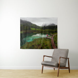Tenture Lac vert parapluie rouge