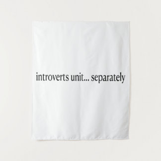 Tenture "Les introvertis s'unissent séparément"