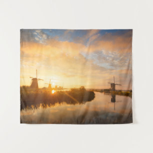 Tenture Lever de soleil sur les moulins à vent et une rivi