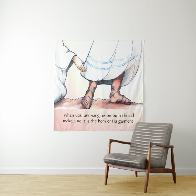 Tenture L'ourlet de son vêtement (En situation)